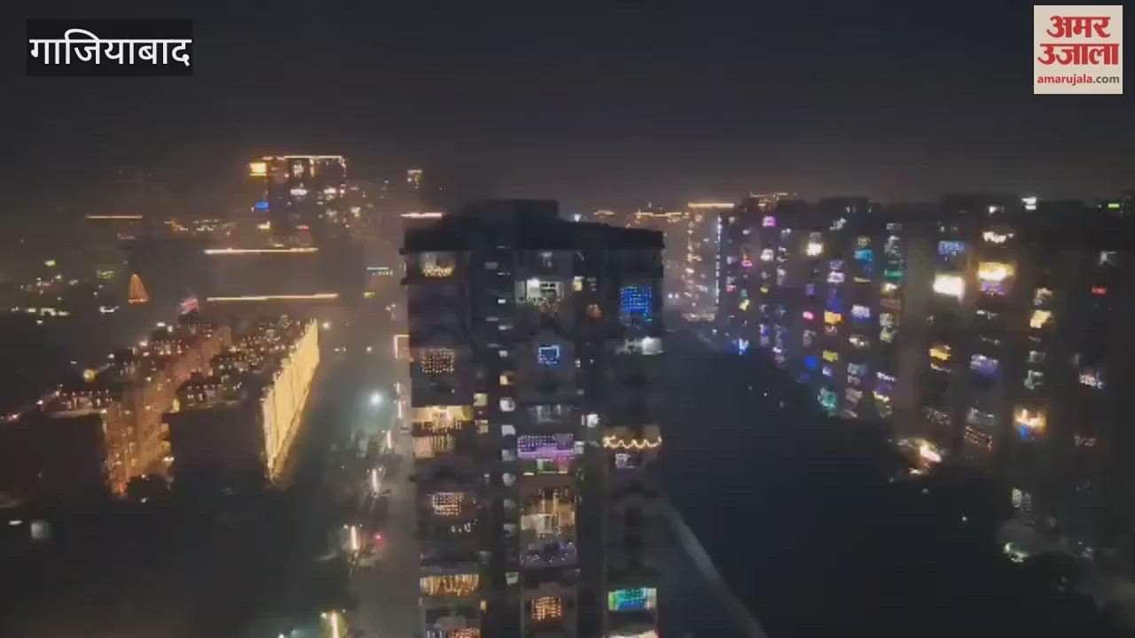 Lot of firecrackers were burst in Rajnagar Extension Ghaziabad on Diwali