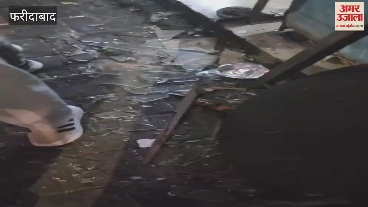 Five youths vandalized a shop in Old Faridabad Market.