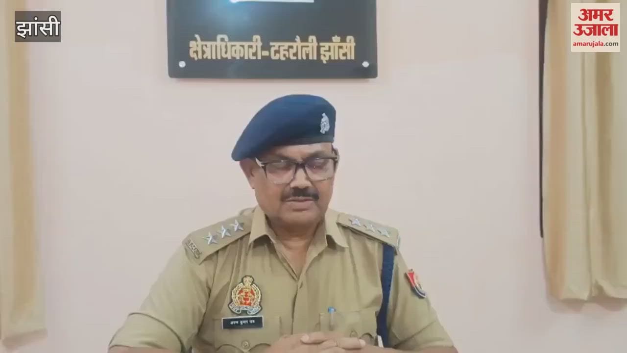 Jhansi: Two friends drowned while bathing in a pond; police retrieved their bodies with the help of divers.
