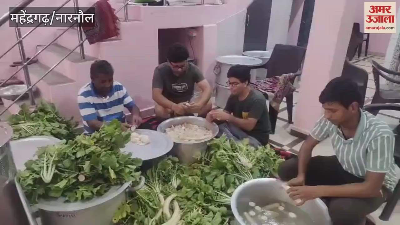 Annakut Prasad was distributed in the temples of the area on the occasion of Govardhan festival in Mahendragarh