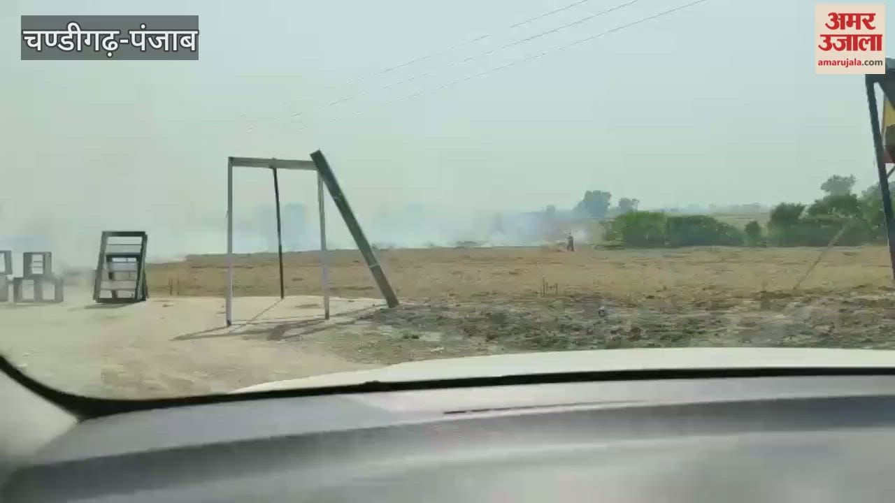 Farmers are setting stubble on fire in Khaifemiki village of Firozpur