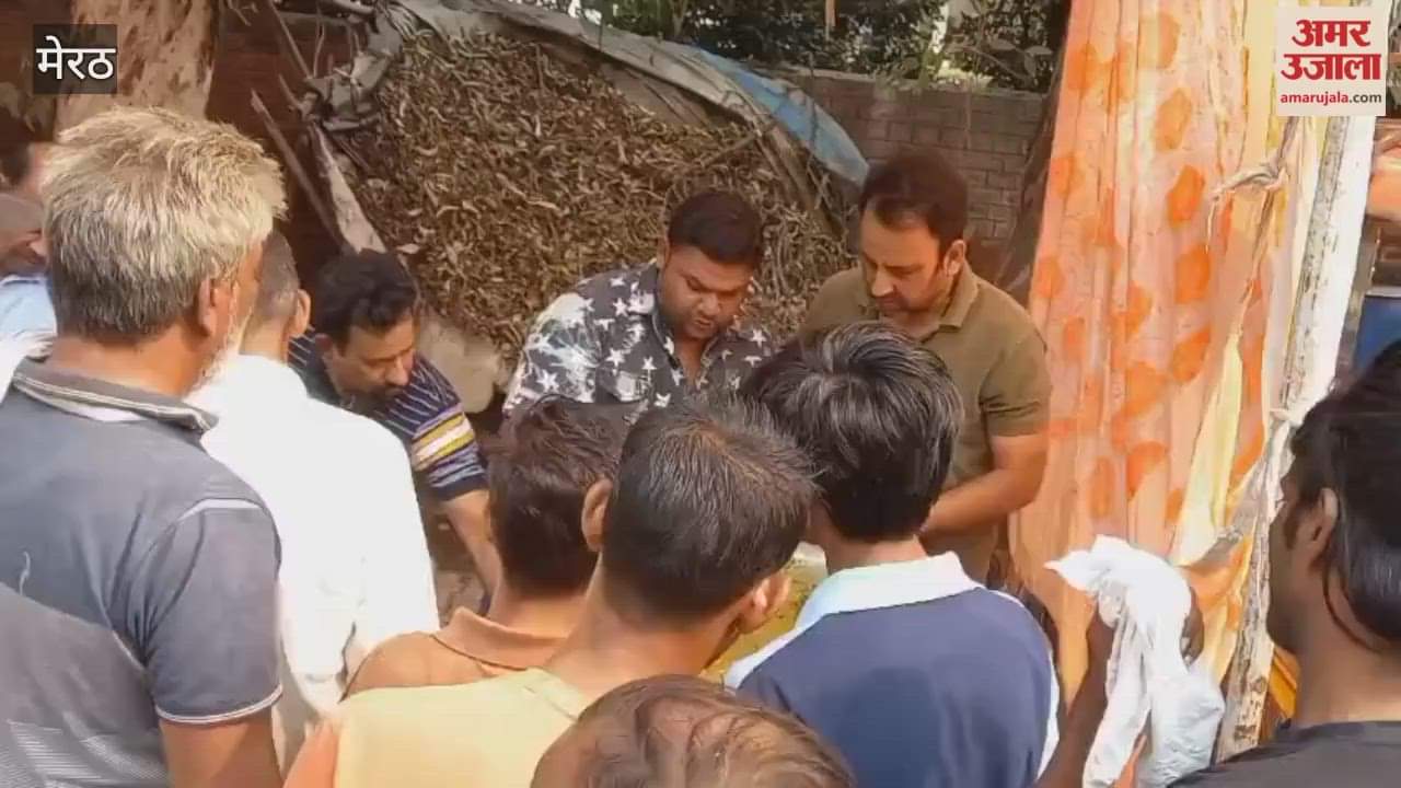 Meerut: On the occasion of Govardhan, bhandaras were organized at various places, Prasad of curried rice was distributed.