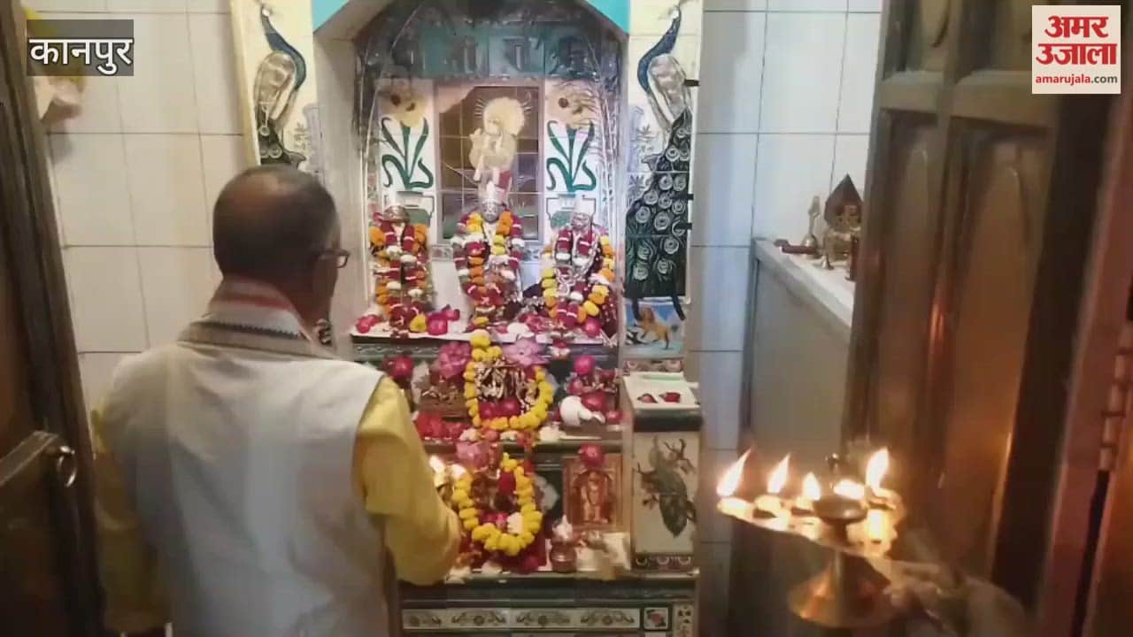 Annakut puja was performed at Shri Ram Laxman Janki temple located at Sarasaiya Ghat