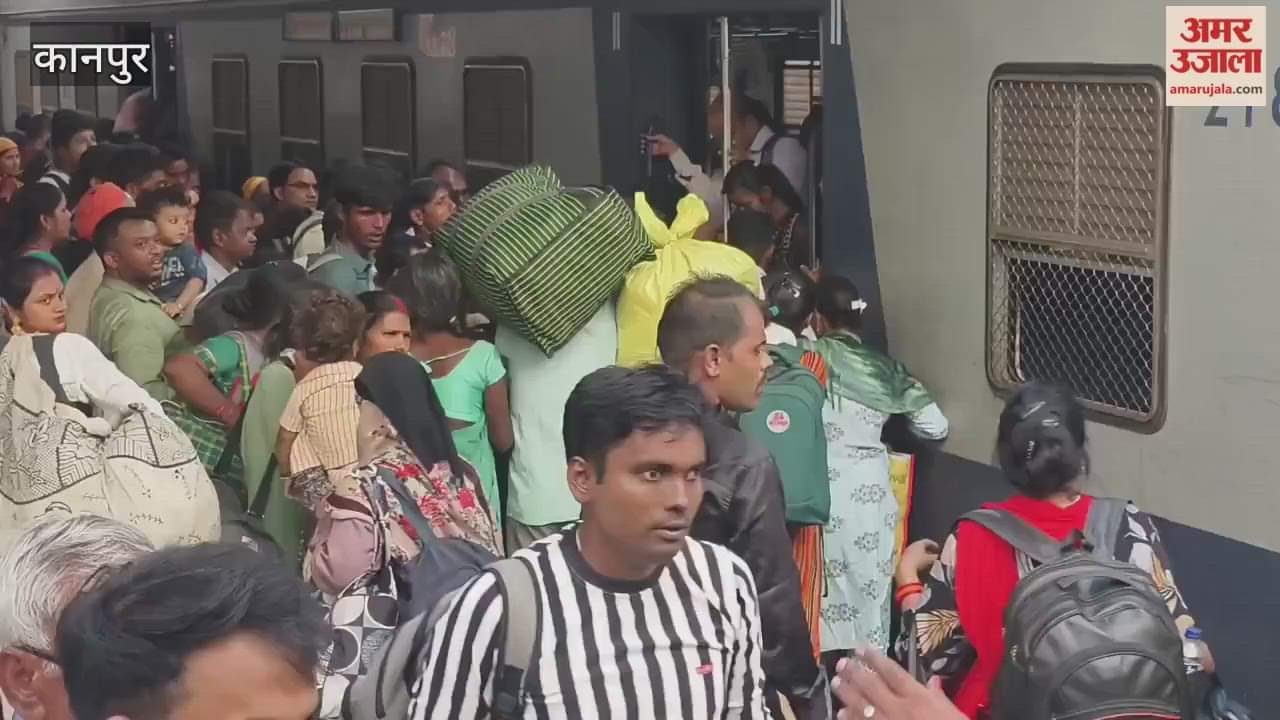 Crowd of passengers in the train at Kanpur Central Station due to Bhaiya Dooj and Chhath Puja