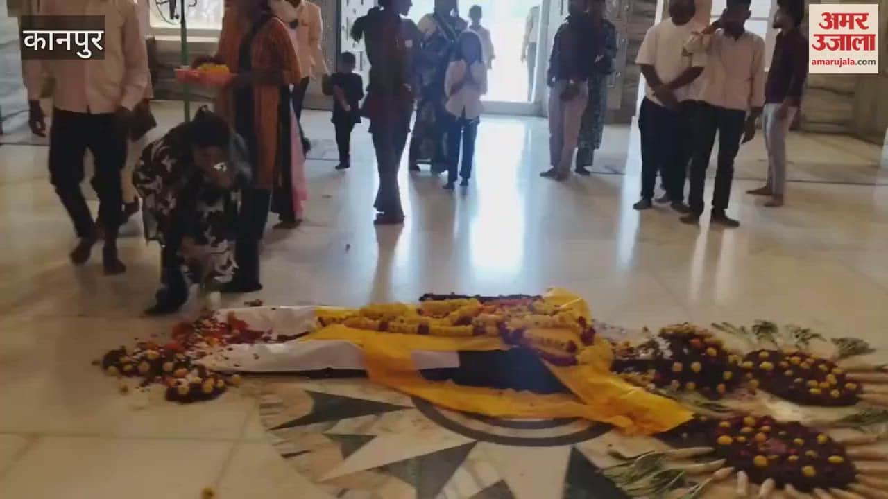 Kanpur: Crowds of devotees gathered at the JK Temple for Govardhan Puja