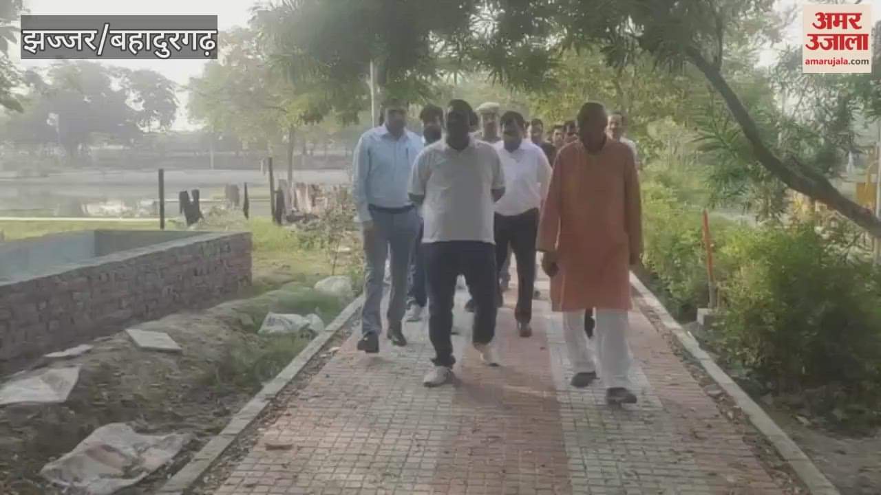 Jhajjar DC Swapnil Ravindra Patil visited the city along with officials.