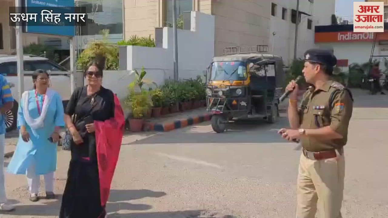 School children along with traffic police took out an awareness rally in kashipur