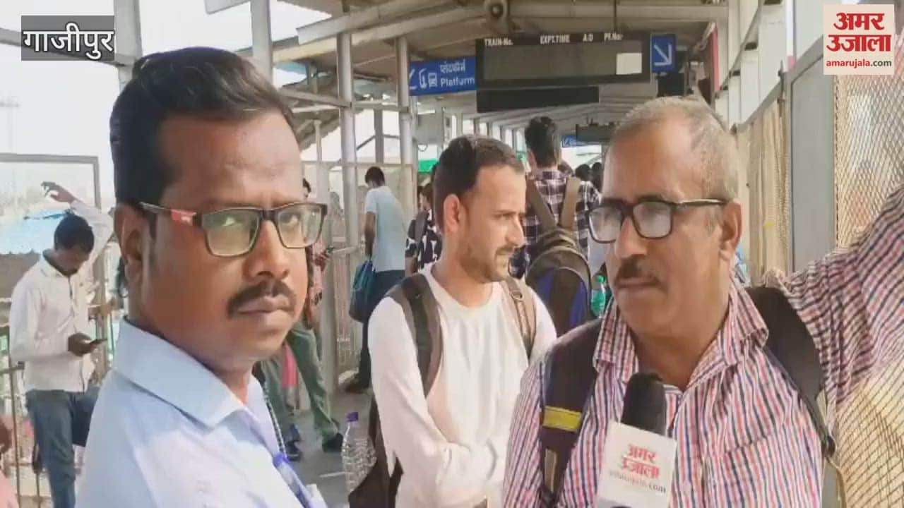 Passengers are sweating to travel in trains VIDEO