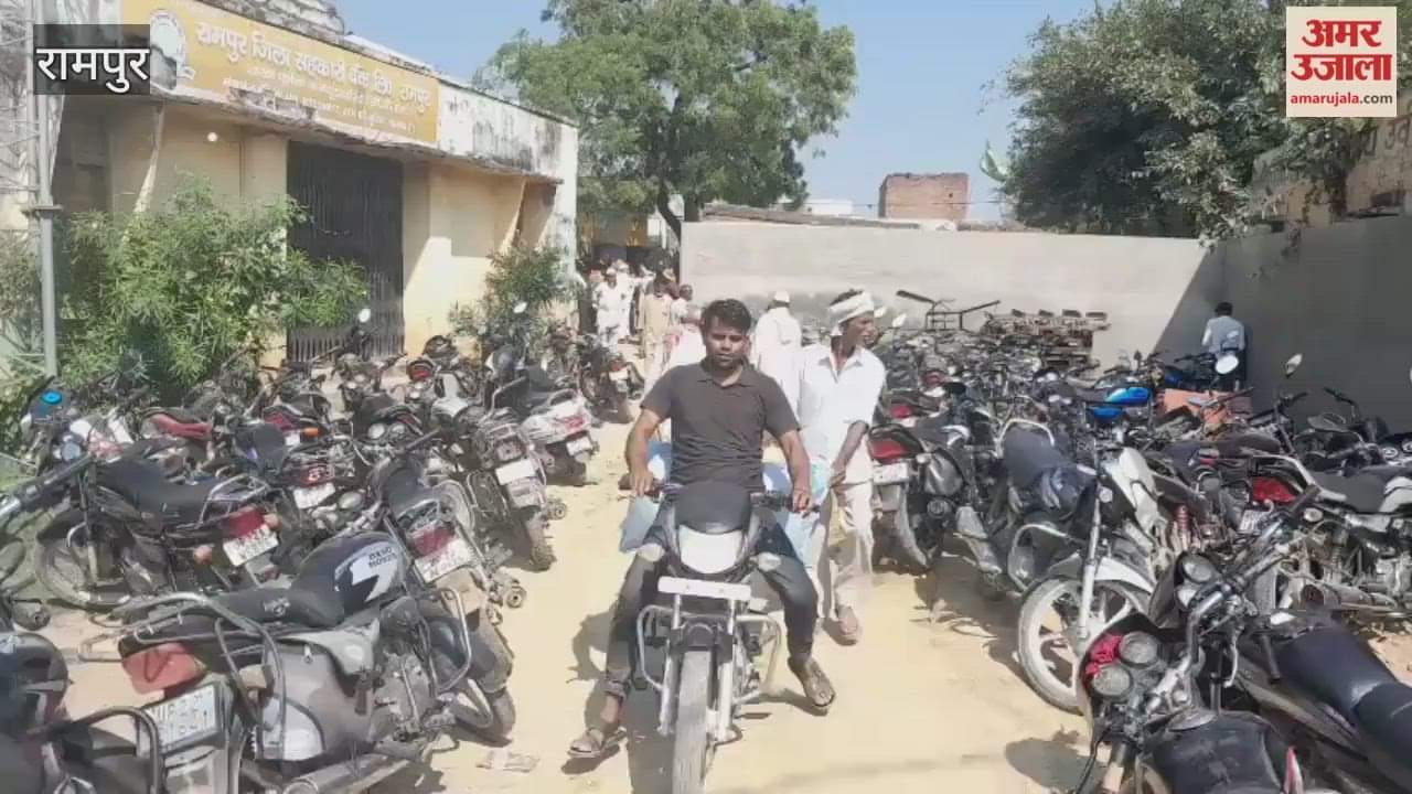 There is a shortage of fertilizer in Rampur district, with queues forming at the distribution center