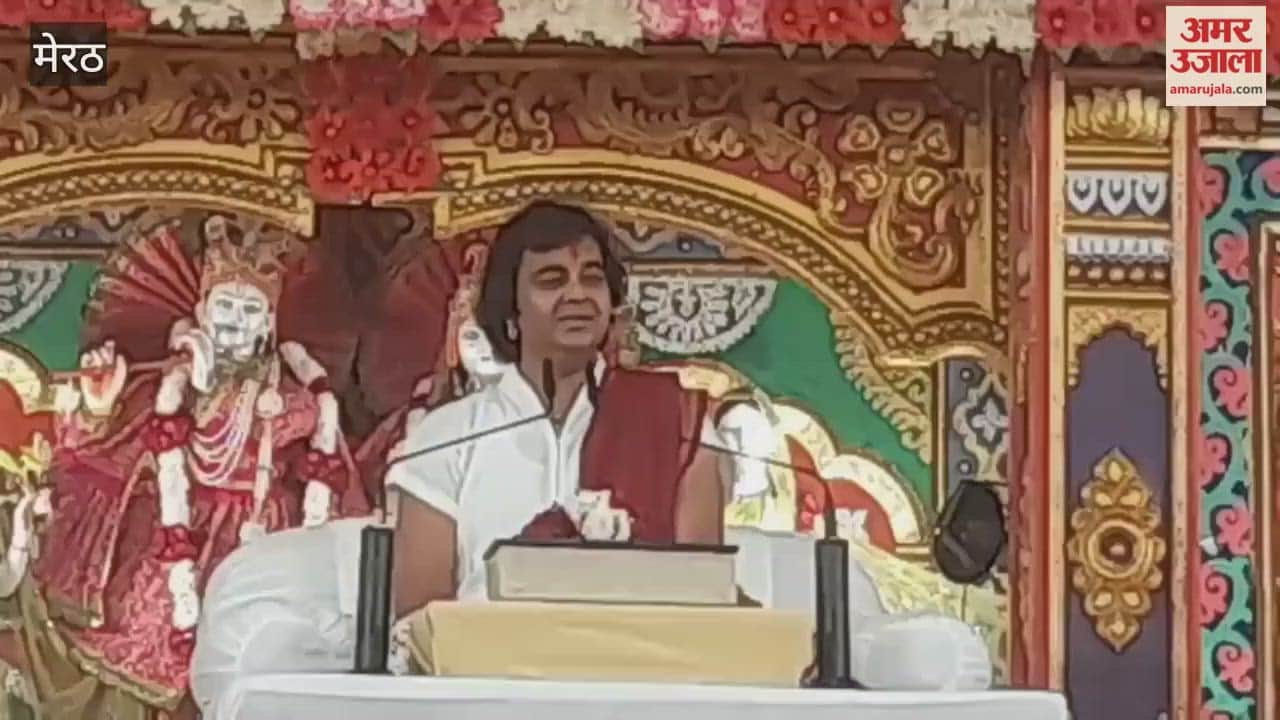 Meerut: Chinmayanand Bapu said- If you keep your senses under control, you will get peace.