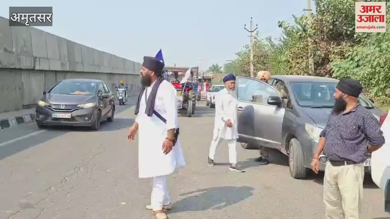 people of Sultanwind village started a service tour for the flood-affected farmers.