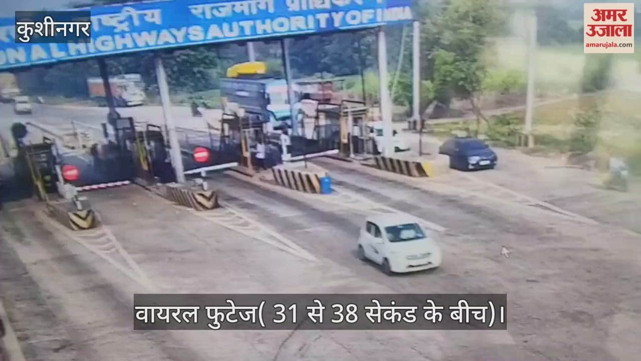 The bus, which was speeding without paying the toll, ran over the bike riders.