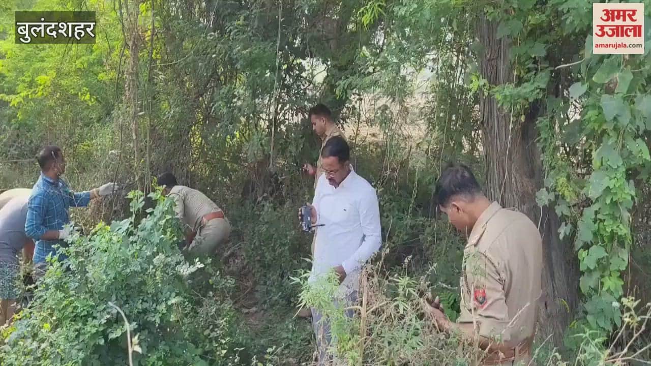 The body of an unidentified elderly man was found lying on the roadside in Khurja of Bulandshahr