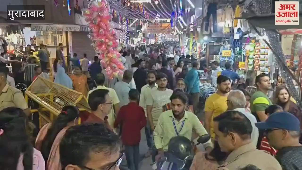 Crowds gathered in Moradabad markets, causing traffic jams at many places