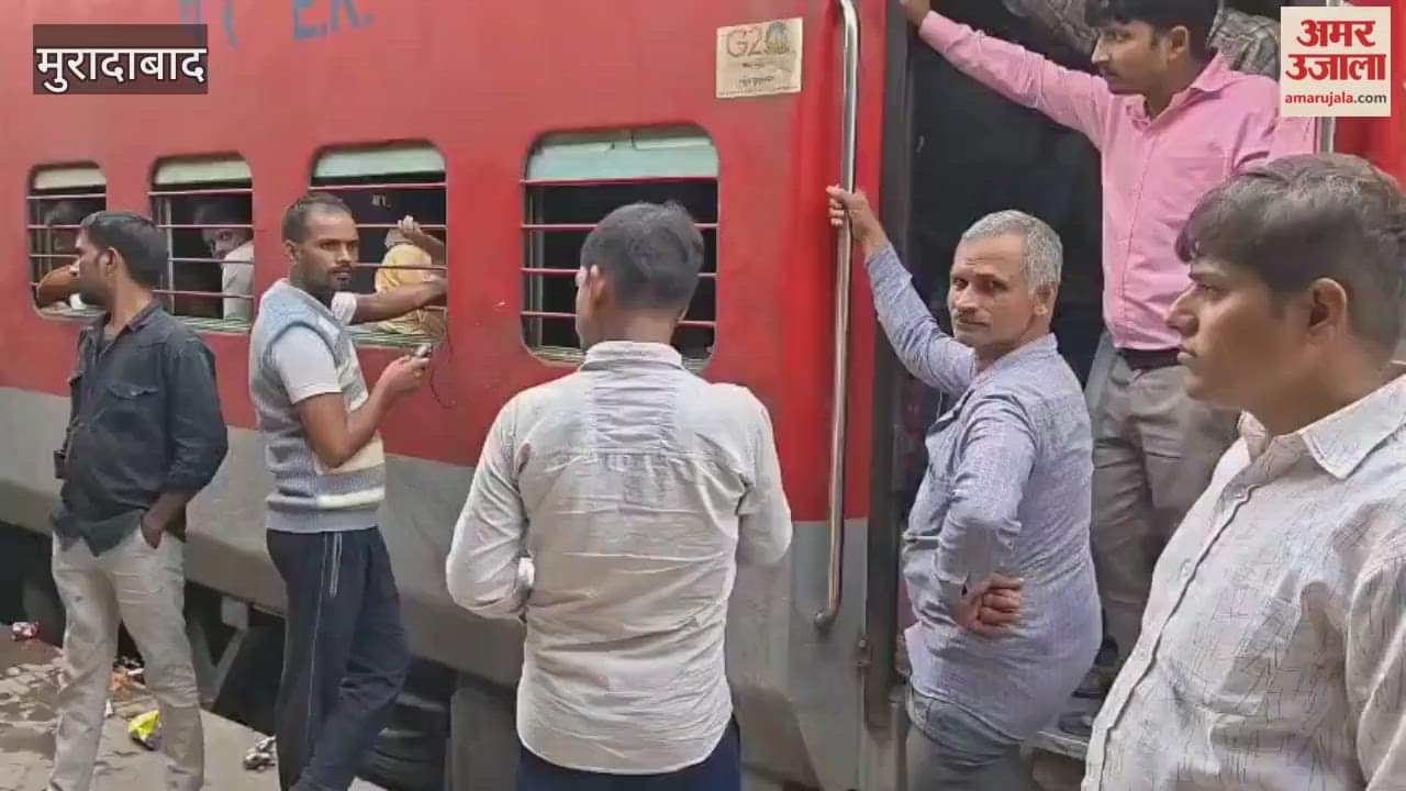 Crowds throng the city over claims of special trains for Chhath; people travel in toilets
