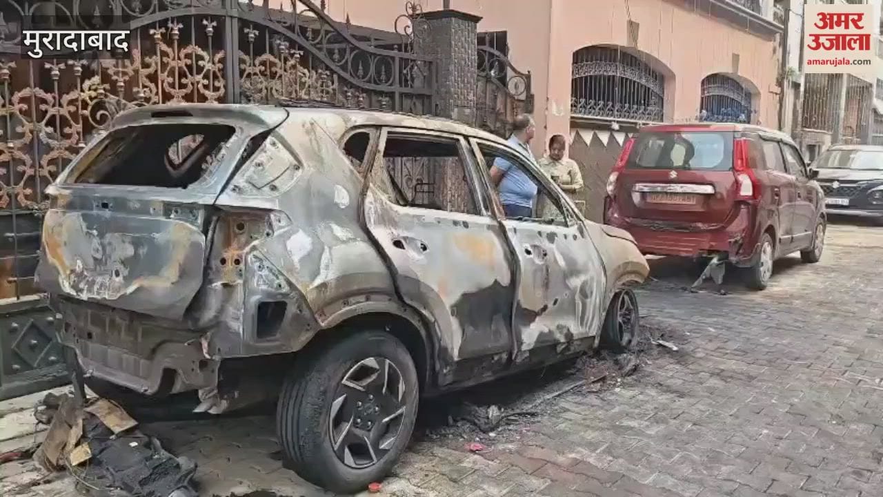 Firecrackers set fire to a car, burning it to ashes
