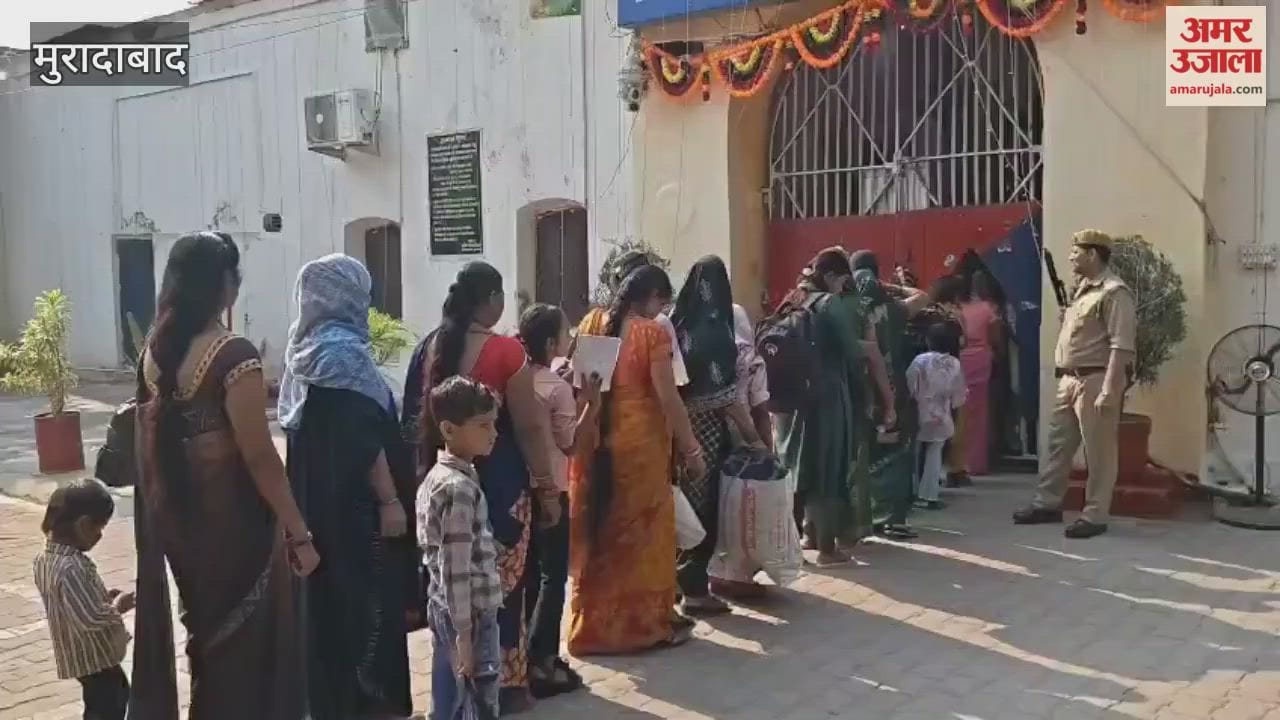 Sisters went to the jail to apply tilak on the foreheads of their brothers