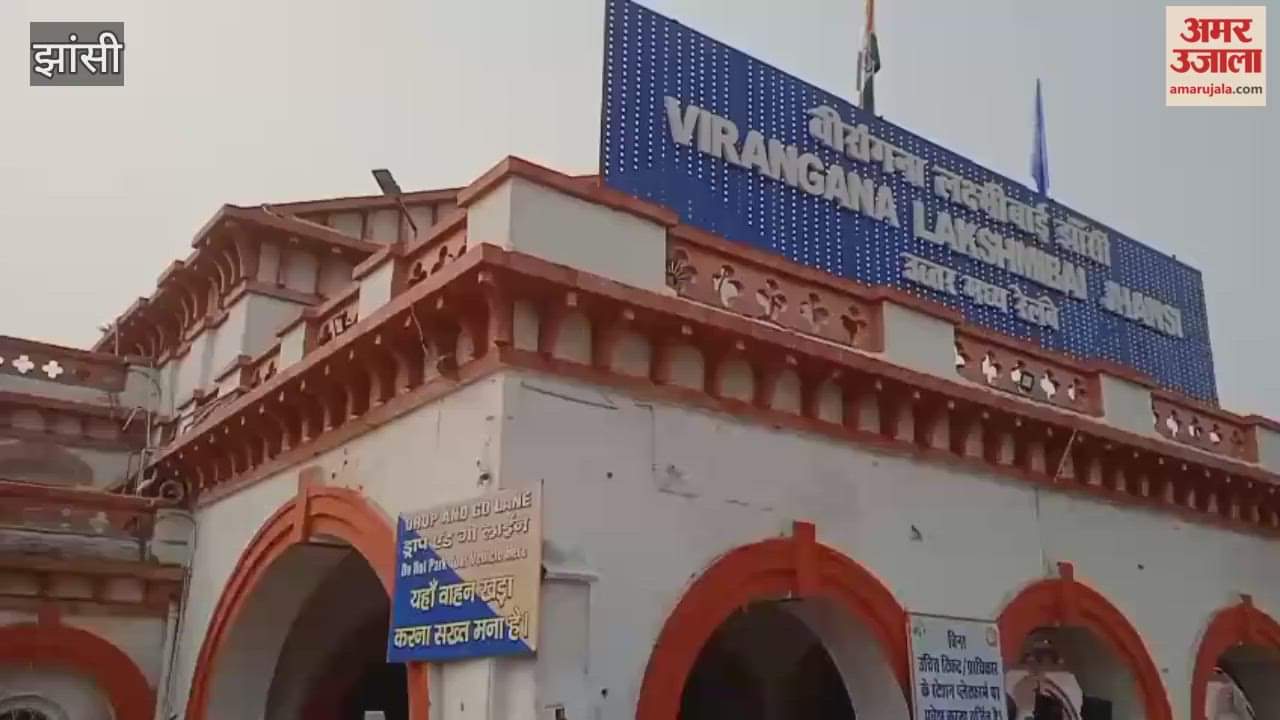 Video: Passengers welcomed with Chhath songs, Jhansi station filled with devotion