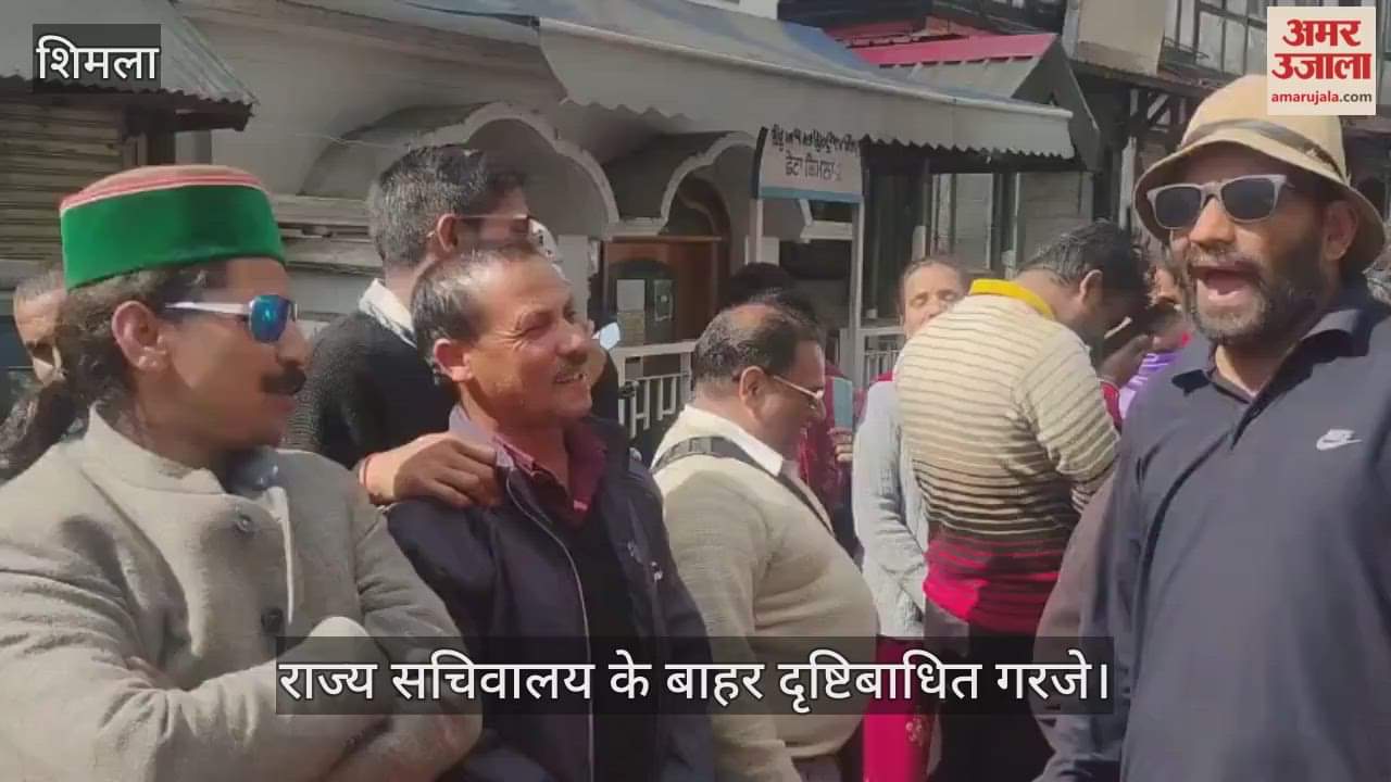 Visually impaired protestors staged a protest outside the state secretariat for the second consecutive day