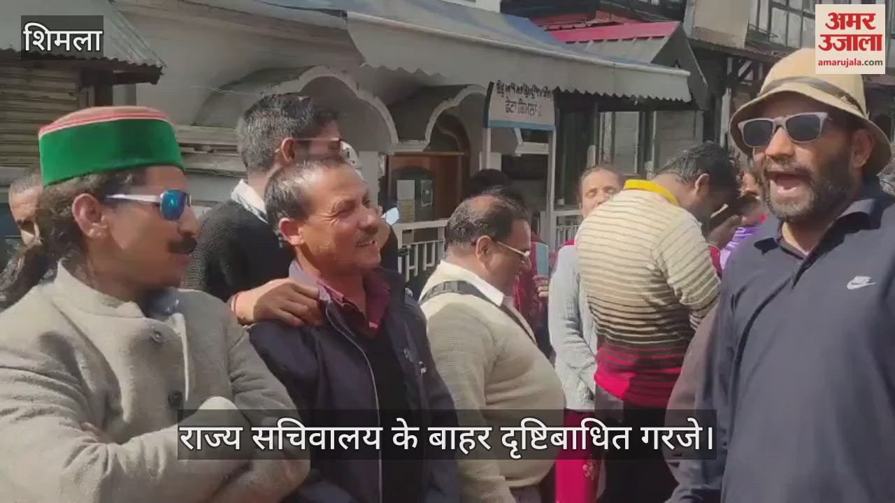 Visually impaired protestors staged a protest outside the state secretariat for the second consecutive day