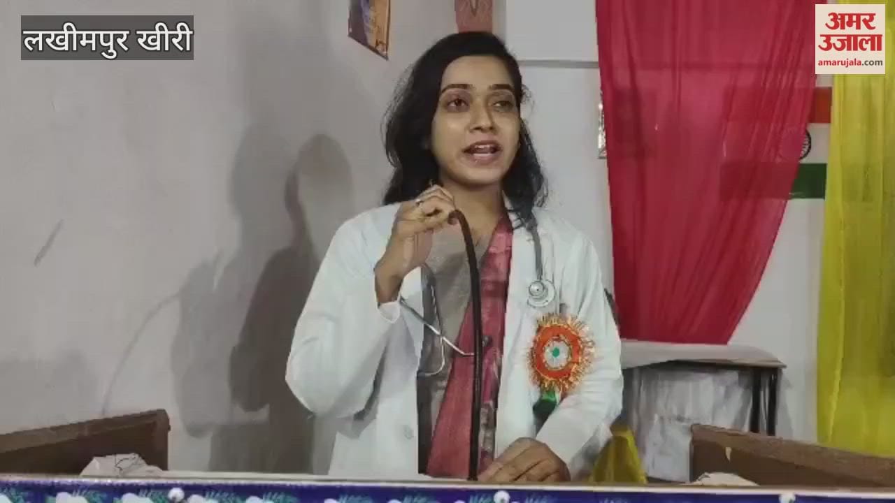 Dr. Warisa made the girl students aware in the Aparajita program in lakhimpur kheri