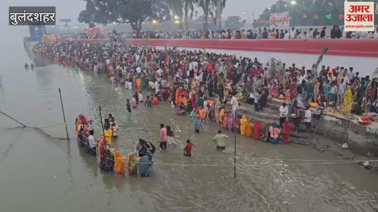 Chhath festival celebrated with great pomp in Bulandshahr thousands of devotees gathered on banks of Gang Canal