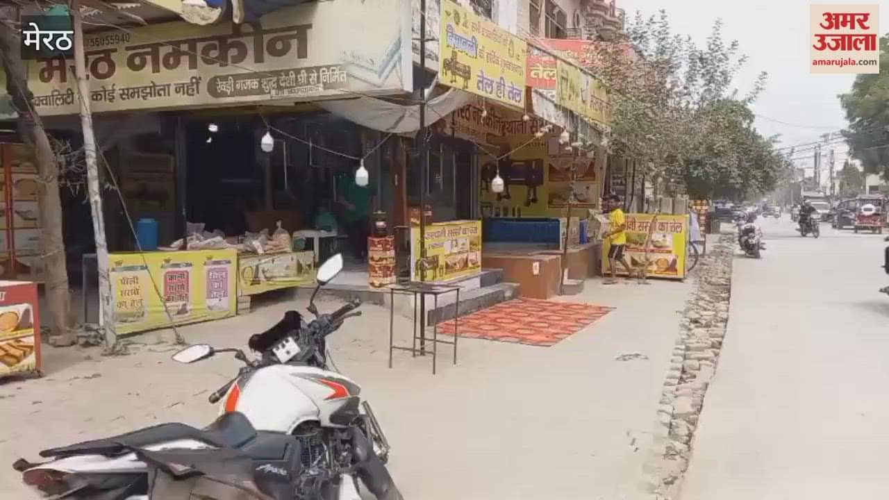 Meerut: On one side a peace march was taking place, on the other side traders were closing open establishments and came out in support
