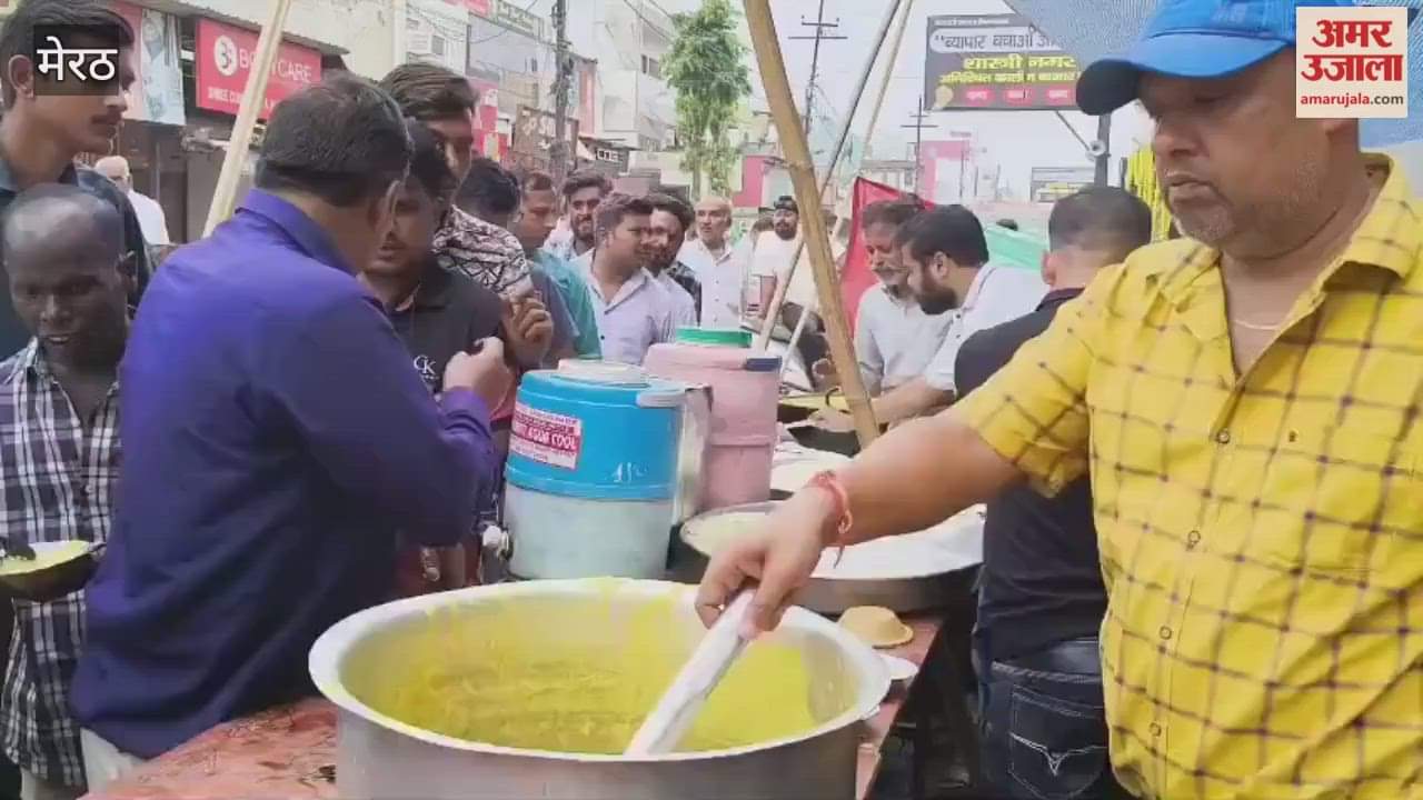 Meerut: A furnace was set up near the protest site and Kadhi rice was distributed to the traders