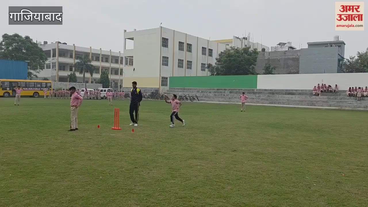 Students showed strength in cricket match, Man of match was close in Ghaziabad