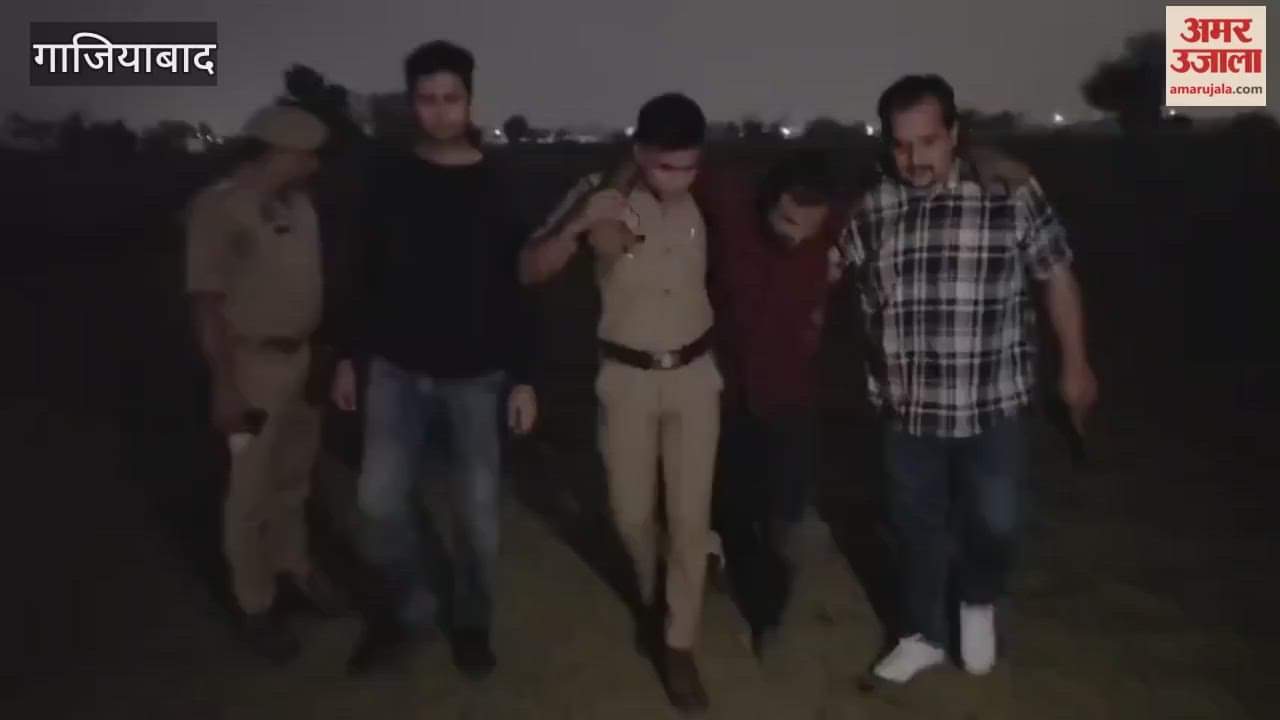 Ghaziabad Wave City police team arrested two vicious accused during encounter