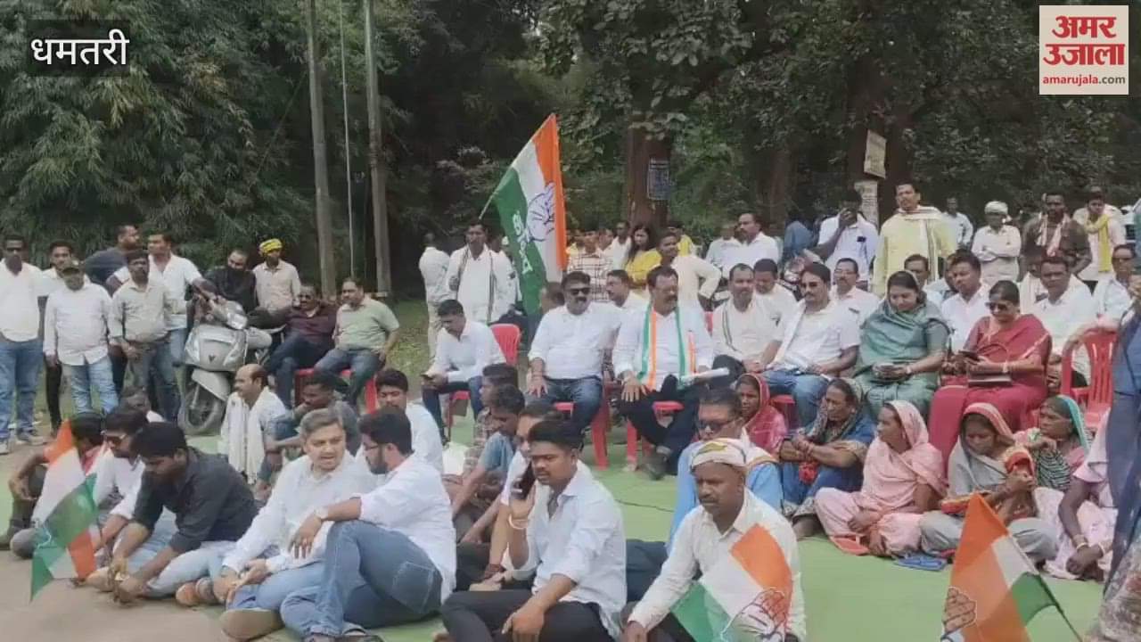 Congress protests in Dhamtari over various issues including poor roads