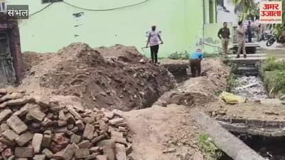 administration arrived on the information of construction of boundary wall of the mosque and stopped the construction work