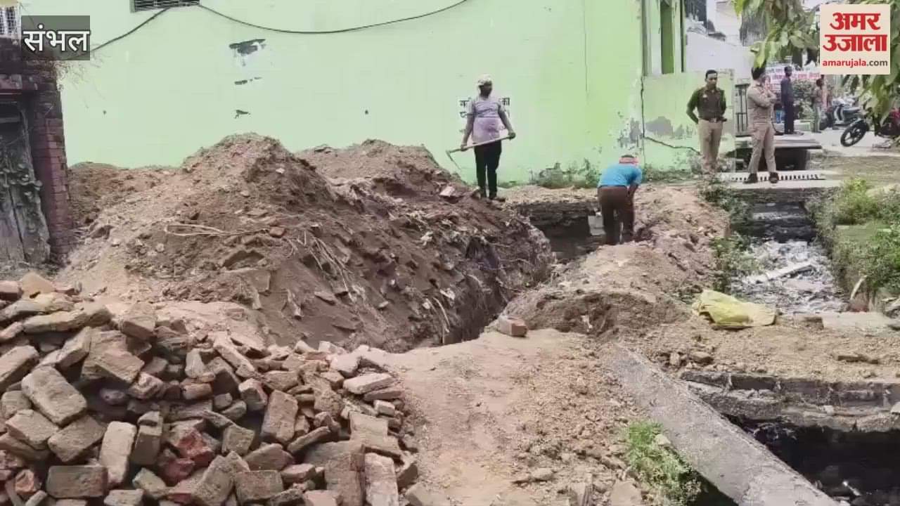 administration arrived on the information of construction of boundary wall of the mosque and stopped the construction work