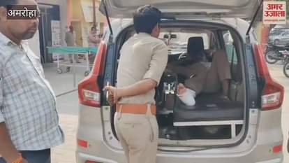 The criminals, fleeing after committing a robbery, hit a police Bolero, injuring a constable