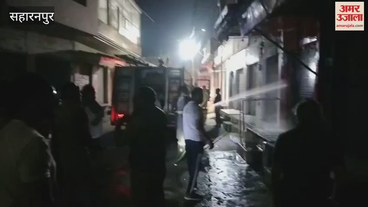 Saharnapur: truck loaded with wheat rammed directly into a hardware store in Saharanpur