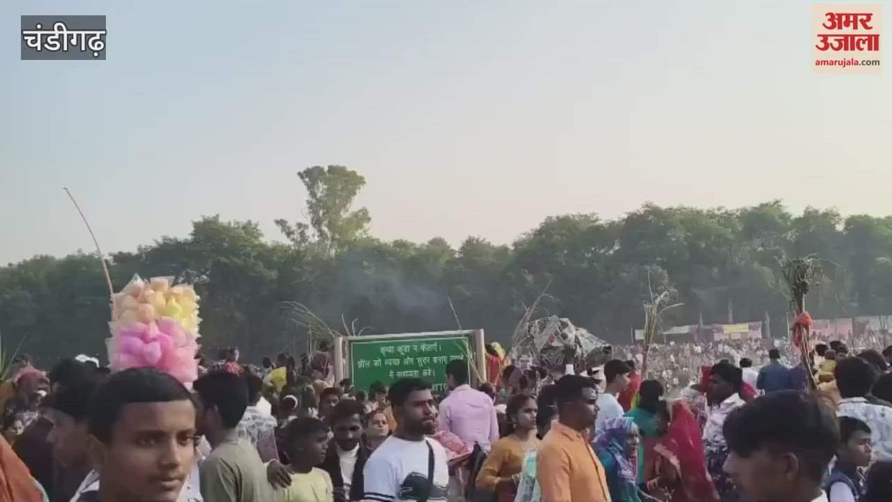Crowds of Chhath devotees gathered at New Lake in Chandigarh