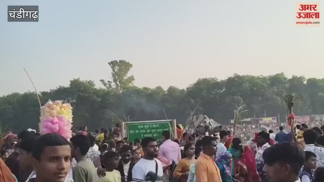 Crowds of Chhath devotees gathered at New Lake in Chandigarh