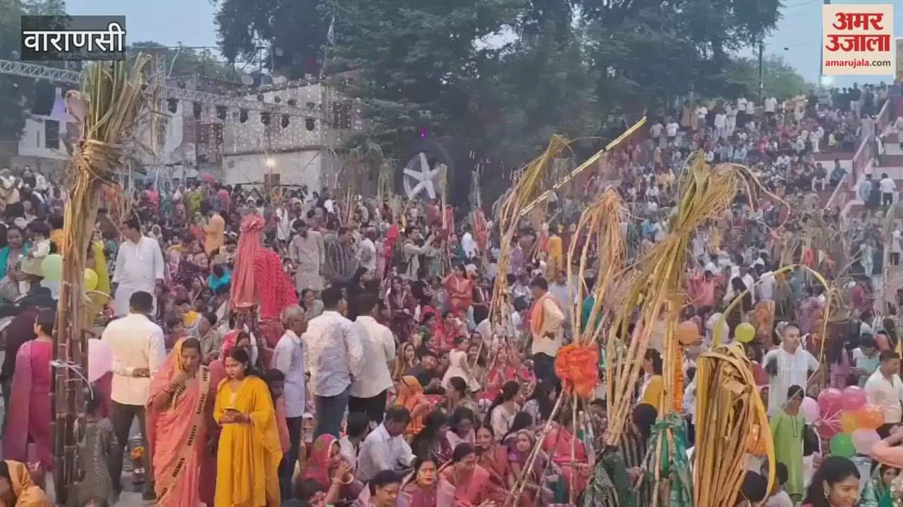 Women observing fast arrived at Shastri Ghat with drums and cymbals