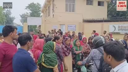 Workers protested against factory closure