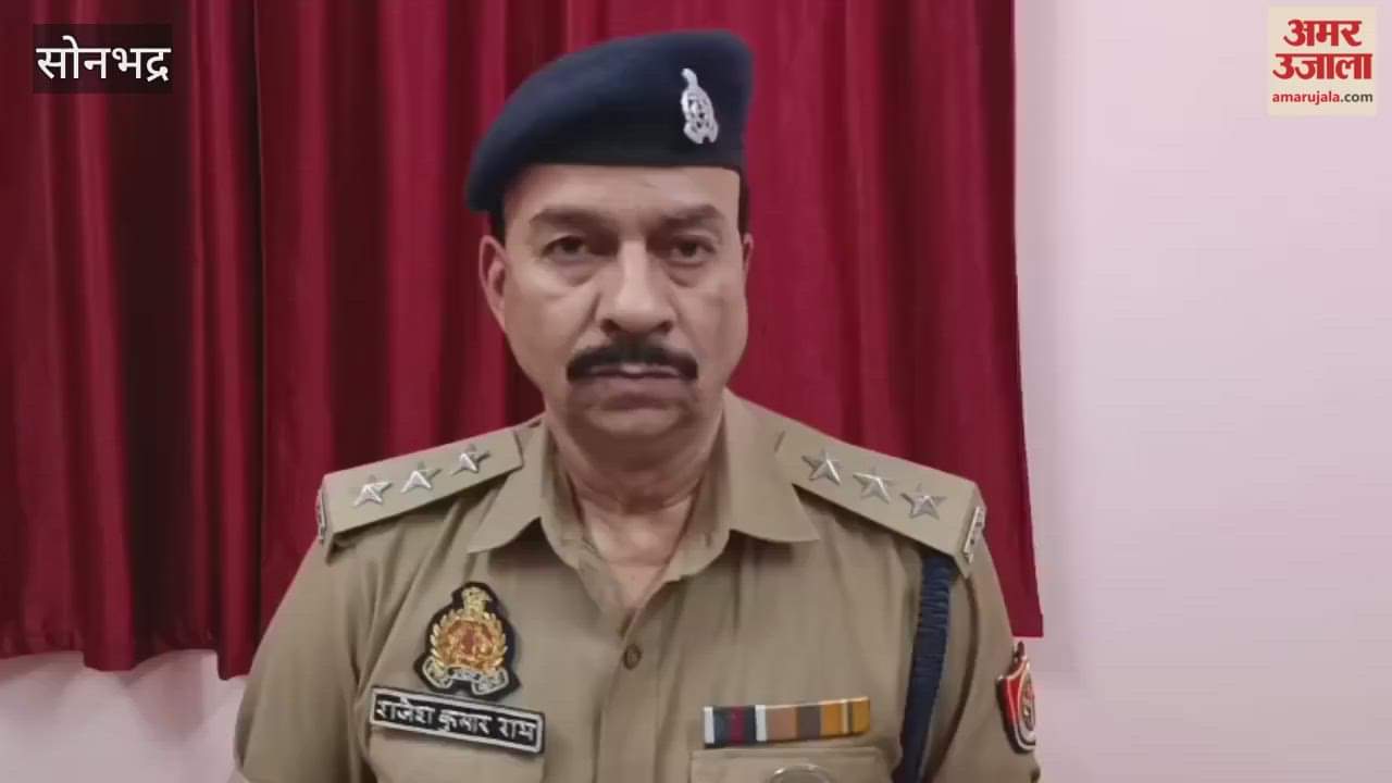 Policeman who kicked in Sonbhadra suspended VIDEO