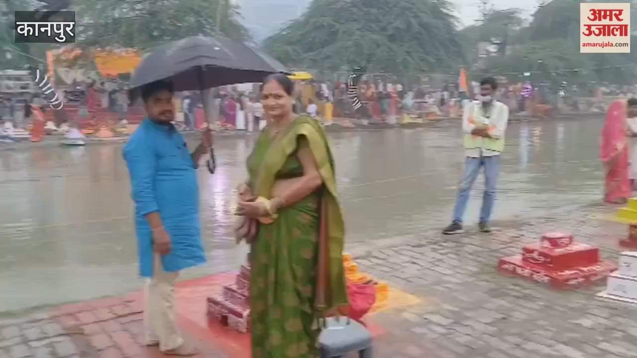 Kanpur: Devotees performed puja at the Panki Chhath Puja Ghat
