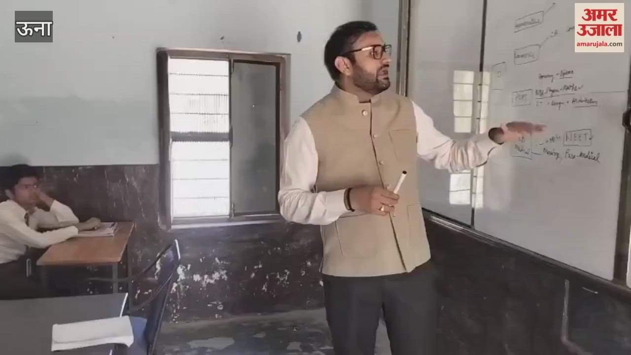 Una SDM Amb Sachin Sharma gave students tips on career building