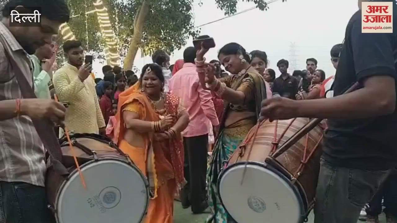 Devotees offered prayers to setting Sun at Vasudev Ghat
