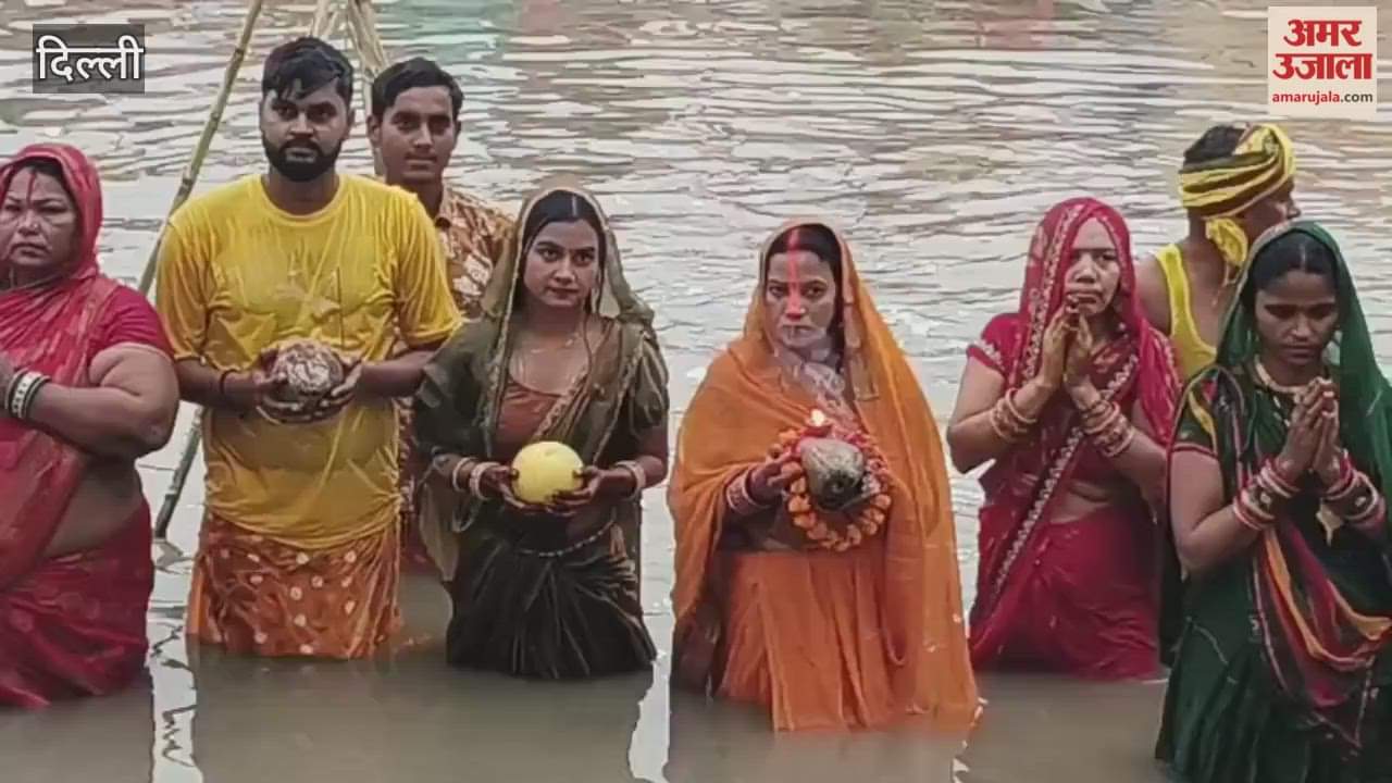 devotees reached vasudev Ghat for sun worship in delhi