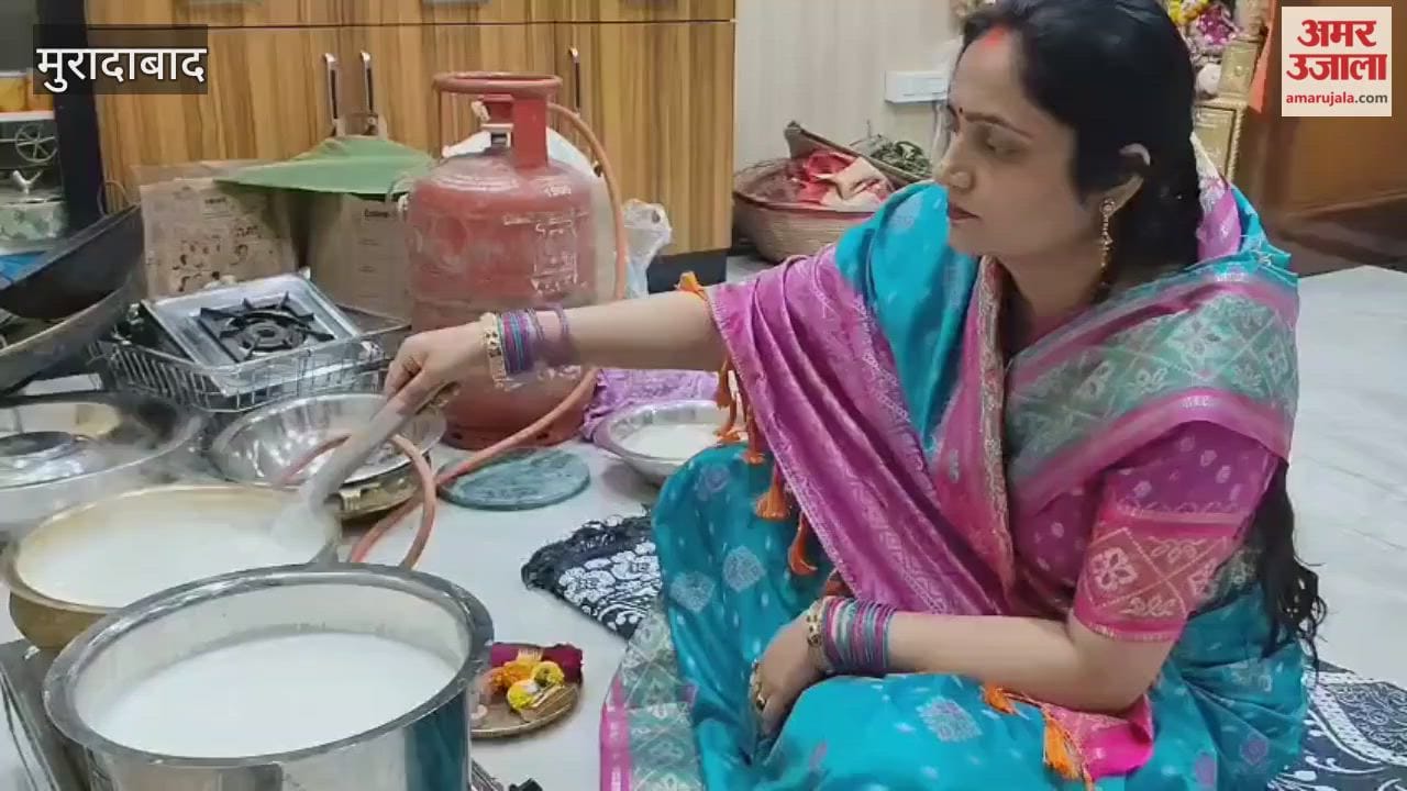 Glass and bamboo swings, swings like a swing, Chhath Maiya's songs echo in the streets, neighborhoods and markets