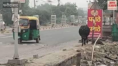 Pothole on the roadside at the intersection of BPTP and Sector 82, Greater Faridabad