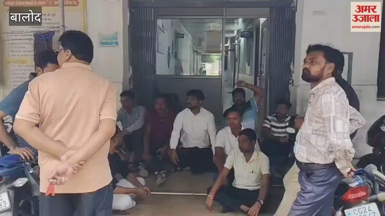 Collector inspected the pit and reprimanded the Congress for its unspecified width in Balod