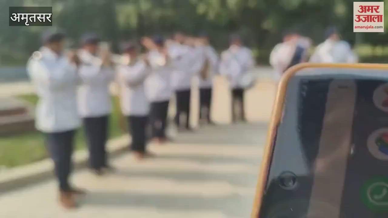 Police personnel paid tribute at Company Bagh in Amritsar
