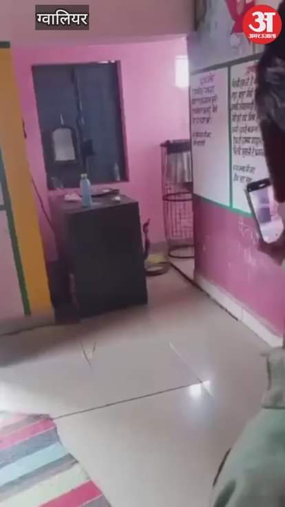 Suddenly a snake and a female snake started dancing inside the school, causing panic among the students.