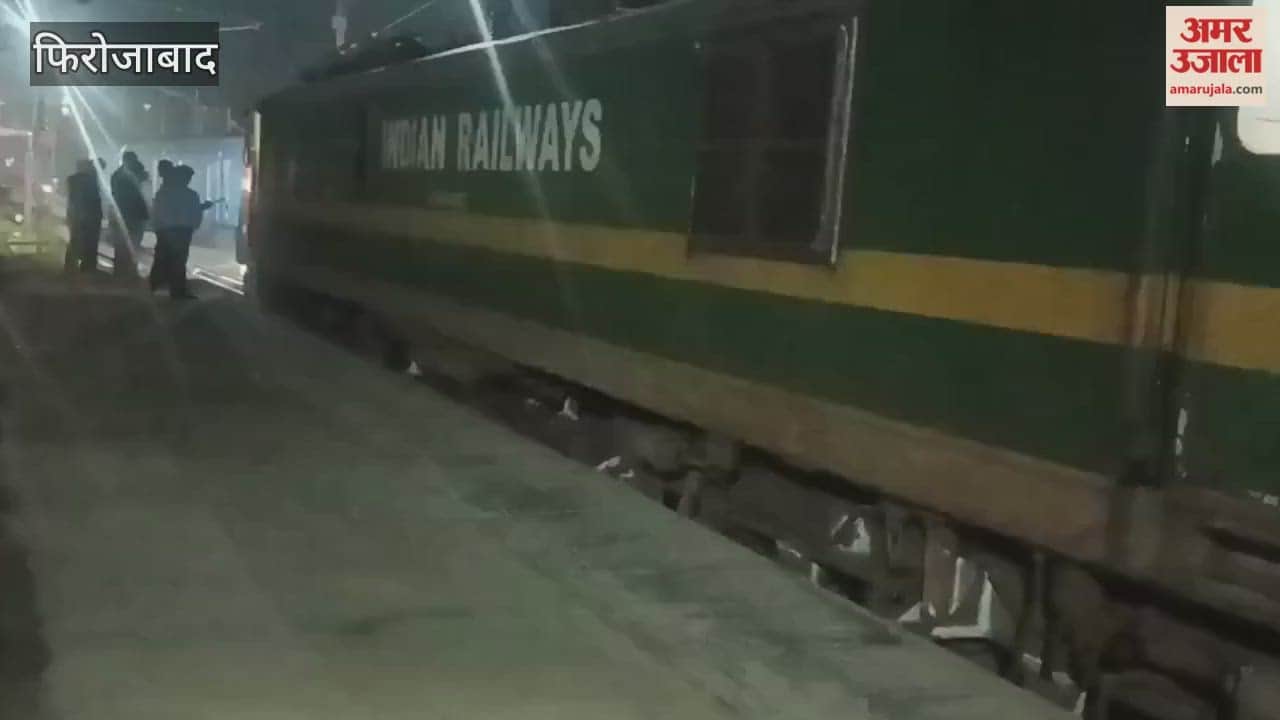 Marudhar Express engine fails in Tundla, train remains stranded for one and half hours